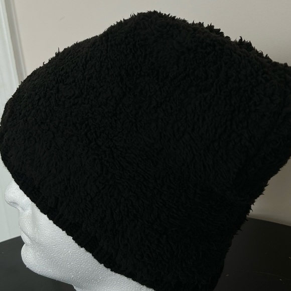 Timberland Women’s Black Autumn Woods Cable Cozy Fleece lined Beanie W/Pom NEW - Picture 6 of 8